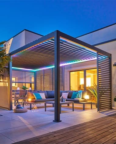 Pergola bioclimatique avec éclairage LED intégré