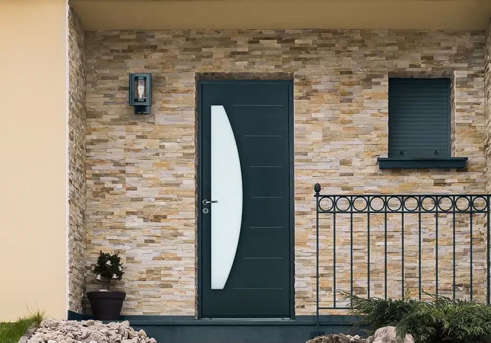 Porte d'entrée aluminium avec vitrage arrondi